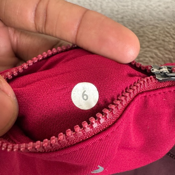 Lululemon Illumina Crop Leggings Womens Size 6 Purple Preowned Yoga Gym Training - Picture 3 of 7